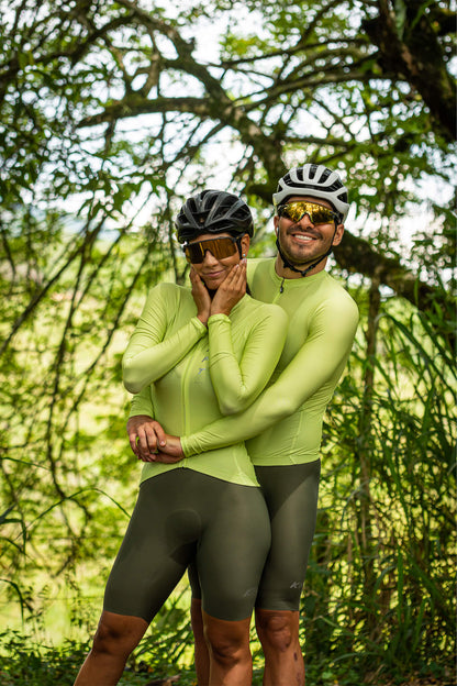 Model Faster Verde Florecer